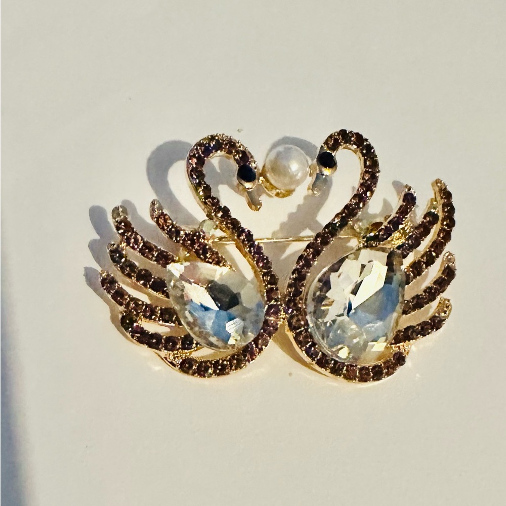 Elegant Gold Tone with Purple Rhinestones Swan Brooch